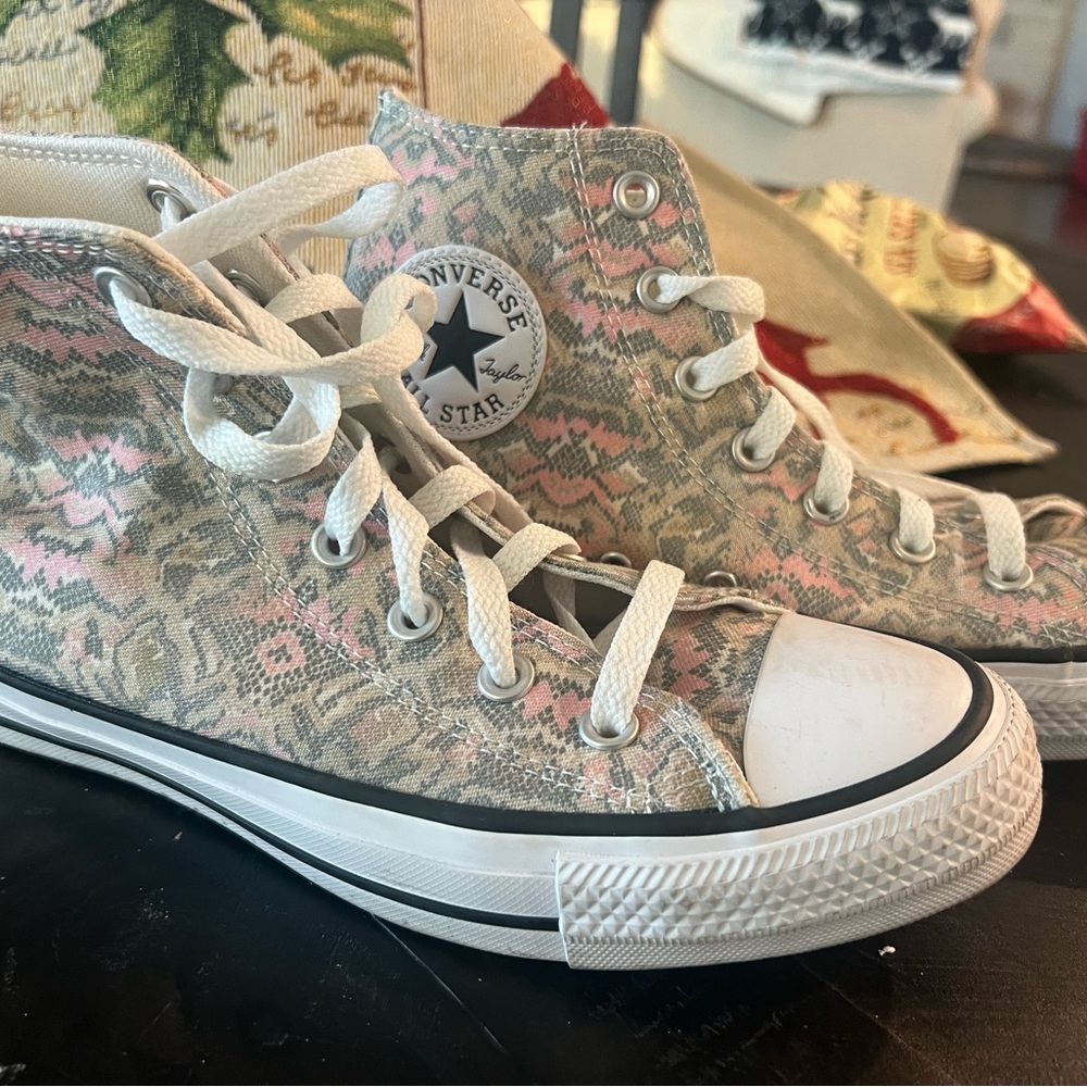 Converse High-Tops in Pink and Gray